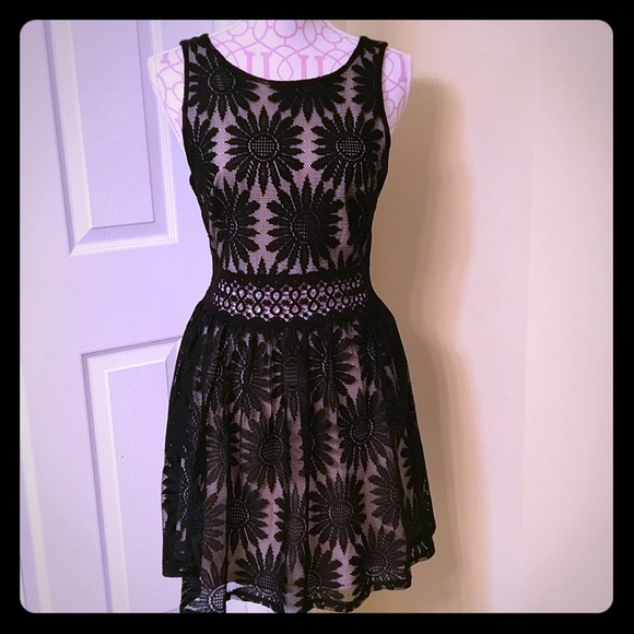 Socialite Dresses & Skirts - On RESERVE Socialite dress black lace size medium